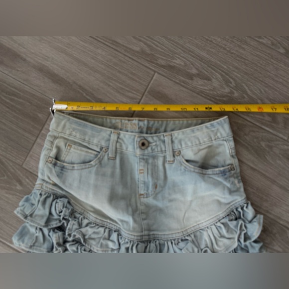 Vintage GUESS|y2K Vintage denim skirt with ruffles•••Light wash,coastal cowgirl - Picture 9 of 10